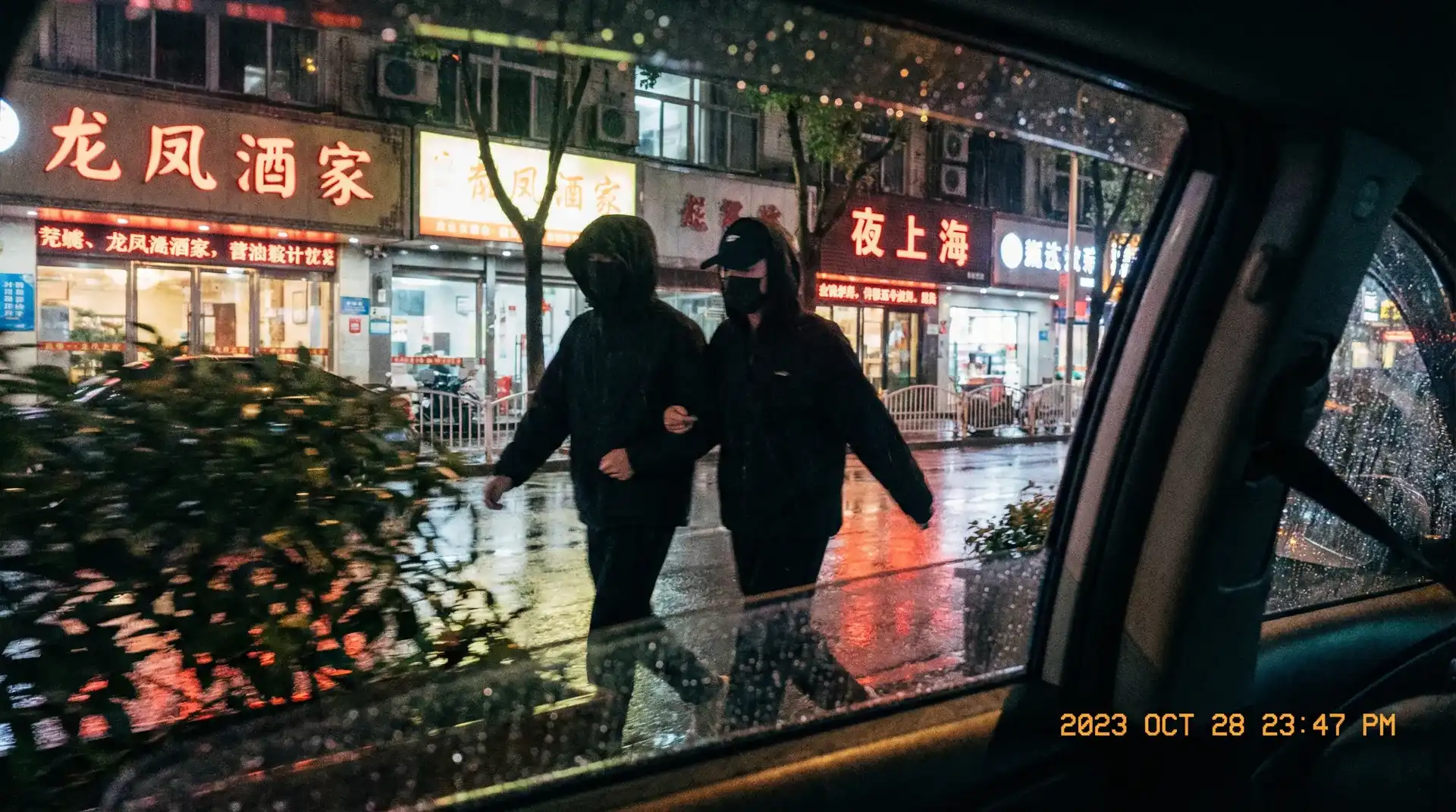 上游棋牌官网 - 顶流明星深夜密会现场抓拍照片